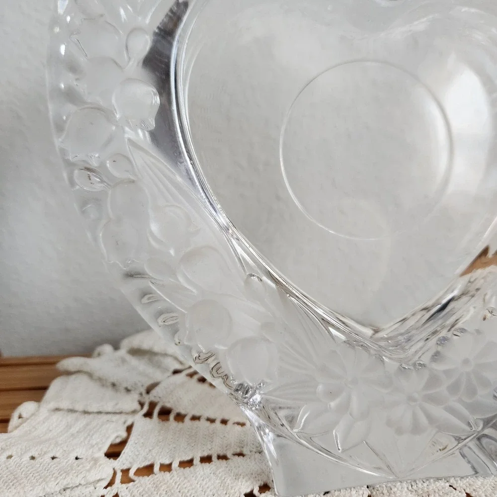 VTG Cottagecore Studio Nova Japan Crystal Picture Frosted Flowers Heart Shape